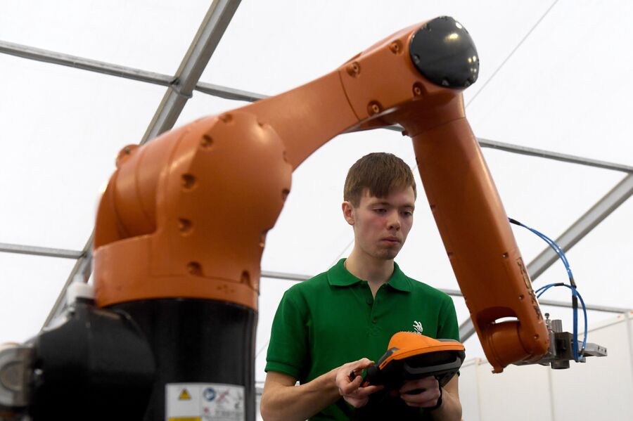 Участник регионального чемпионата «Молодые профессионалы» (WorldSkills Russia) Республики Татарстан, компетенция «Промышленная робототехника». Казань, 2017 г. Участник регионального чемпионата «Молодые профессионалы» (WorldSkills Russia) Республики Татарстан, компетенция «Промышленная робототехника». Казань, 2017 г.
