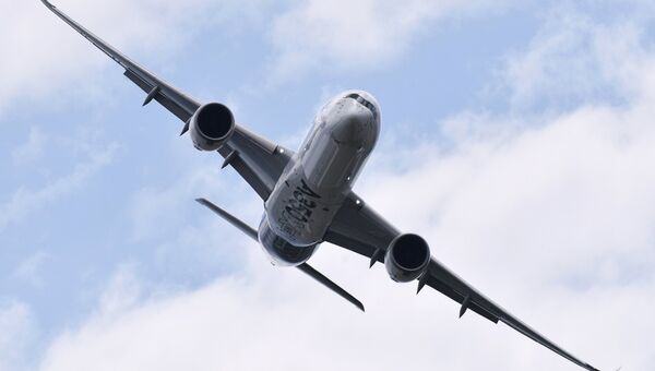 Пассажирский дальнемагистральный лайнер Airbus A350. Архивное фото Пассажирский дальнемагистральный лайнер Airbus A350. Архивное фото