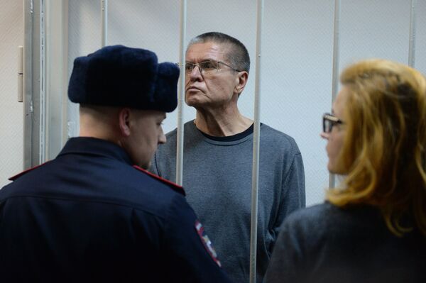 Алексей Улюкаев во время оглашения приговора в Замоскворецком суде. 15 декабря 2017 Алексей Улюкаев во время оглашения приговора в Замоскворецком суде. 15 декабря 2017