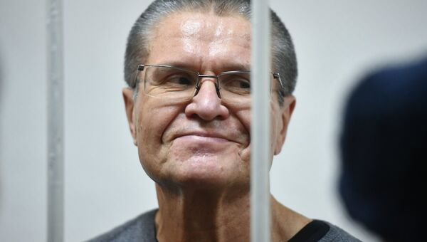 Алексей Улюкаев после оглашения приговора в Замоскворецком суде. Архивное фото Алексей Улюкаев после оглашения приговора в Замоскворецком суде. Архивное фото