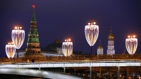 Новогодняя иллюминация на Большом Каменном мосту в Москве Новогодняя иллюминация на Большом Каменном мосту в Москве
