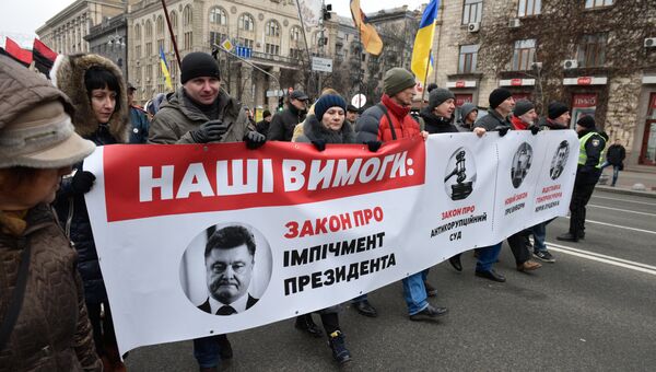Участники митинга сторонников Михаила Саакашвили в центре Киева за принятие закона об импичменте украинского президента Петра Порошенко. 17 декабря 2017 Участники митинга сторонников Михаила Саакашвили в центре Киева за принятие закона об импичменте украинского президента Петра Порошенко. 17 декабря 2017