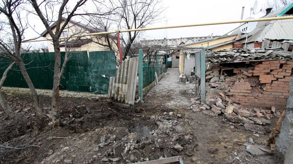 Частный жилой дом в городе Ясиноватая, пострадавший в результате обстрела. 21 декабря 2017 Частный жилой дом в городе Ясиноватая, пострадавший в результате обстрела. 21 декабря 2017