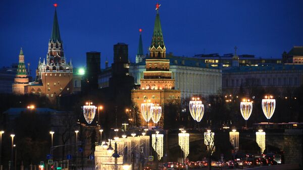 Новогодняя иллюминация на Большом Каменном мосту в Москве Новогодняя иллюминация на Большом Каменном мосту в Москве