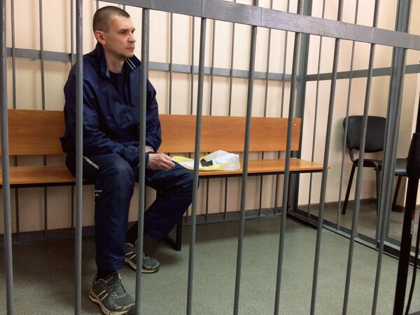 Житель Екатеринбурга, признанный виновным в покушении на убийство своего четырехлетнего сына, в зале Орджоникидзевского районного суда Житель Екатеринбурга, признанный виновным в покушении на убийство своего четырехлетнего сына, в зале Орджоникидзевского районного суда