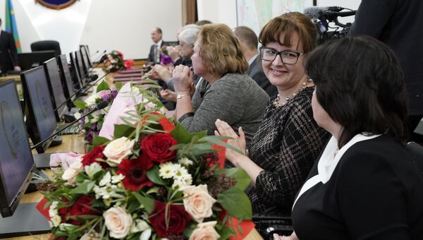 Заместитель мэра Москвы по вопросам ЖКХ и благоустройства Петр Бирюков в День Энергетика наградил 22 сотрудников компании Мосэнерго. 22 декабря 2017 Заместитель мэра Москвы по вопросам ЖКХ и благоустройства Петр Бирюков в День Энергетика наградил 22 сотрудников компании Мосэнерго. 22 декабря 2017