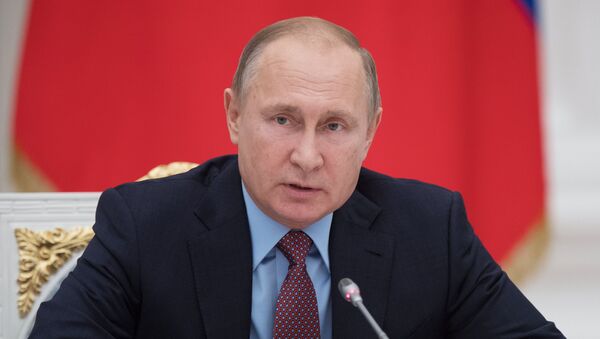 Президент РФ Владимир Путин во время встречи с руководством Совета Федерации и Государственной Думы РФ. 25 декабря 2017 Президент РФ Владимир Путин во время встречи с руководством Совета Федерации и Государственной Думы РФ. 25 декабря 2017