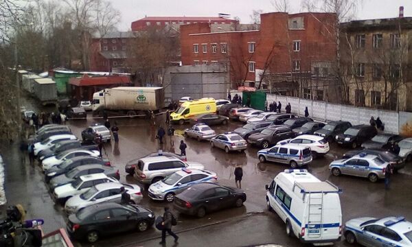 Ситуация на месте стрельбы в здании фабрики Меньшевик Ситуация на месте стрельбы в здании фабрики Меньшевик