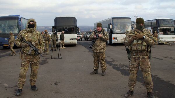 Украинские военнослужащие во время обмена пленными между ЛНР и ДНР и Киевом между поселками Майорск и Горловка. 27 декабря 2017 Украинские военнослужащие во время обмена пленными между ЛНР и ДНР и Киевом между поселками Майорск и Горловка. 27 декабря 2017