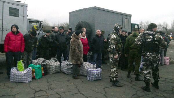 Украинские пленные во время обмена пленными между ЛНР и ДНР и Киевом между поселками Майорск и Горловка. 27 декабря 2017 Украинские пленные во время обмена пленными между ЛНР и ДНР и Киевом между поселками Майорск и Горловка. 27 декабря 2017