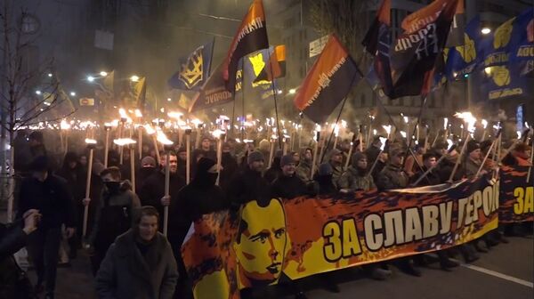 Украинские националисты факельными маршами отметили день рождения Бандеры Украинские националисты факельными маршами отметили день рождения Бандеры