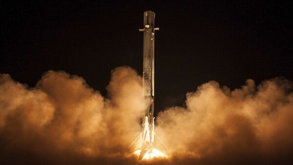 Запуск ракеты Falcon 9 на мысе Канаверал со спутником Zuma в США. 7 января 2018 Запуск ракеты Falcon 9 на мысе Канаверал со спутником Zuma в США. 7 января 2018