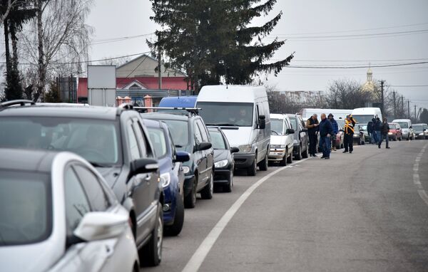 Автомобили на границе между Украиной и Польшей во время акции протеста против ужесточения таможенного контроля. 10 января 2018 Автомобили на границе между Украиной и Польшей во время акции протеста против ужесточения таможенного контроля. 10 января 2018