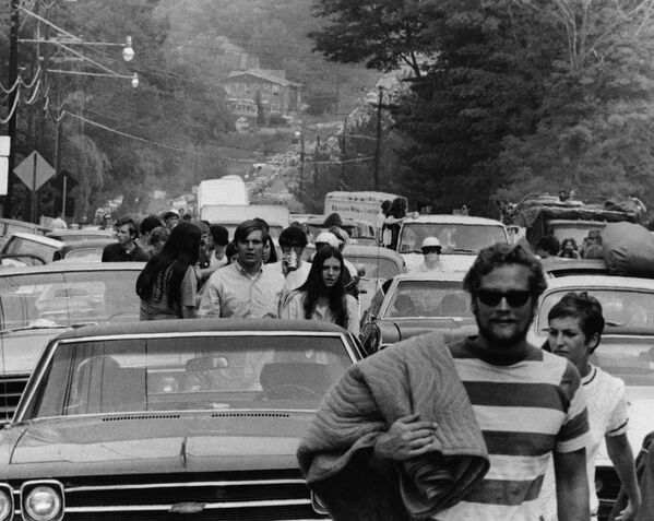 Пробка по дороге на фестиваль Вудсток, 1969 год Пробка по дороге на фестиваль Вудсток, 1969 год