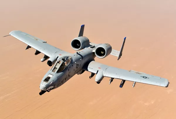 Самолет A-10 Thunderbolt II Самолет A-10 Thunderbolt II