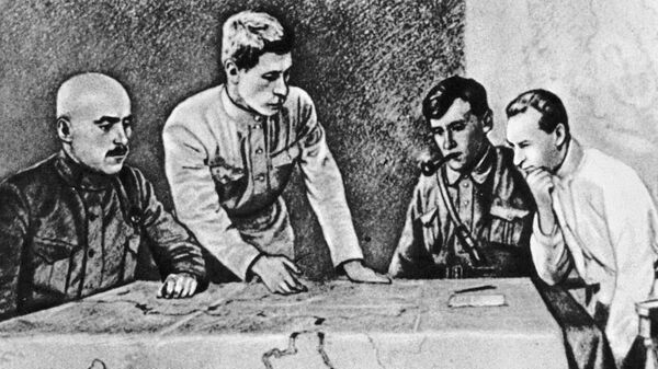 Главком армии Дальневосточной республики Василий Блюхер (слева) и члены военного совета Восточного фронта за разработкой плана Волочаевской операции Главком армии Дальневосточной республики Василий Блюхер (слева) и члены военного совета Восточного фронта за разработкой плана Волочаевской операции