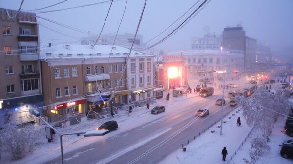 Одна из улиц города Якутск Одна из улиц города Якутск