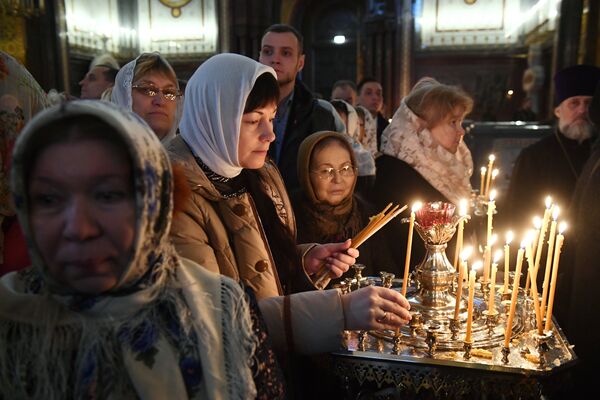 Верующие во время богослужения в день открытия XXVI Международных Рождественских чтений в кафедральном соборном Храме Христа Спасителя в Москве Верующие во время богослужения в день открытия XXVI Международных Рождественских чтений в кафедральном соборном Храме Христа Спасителя в Москве