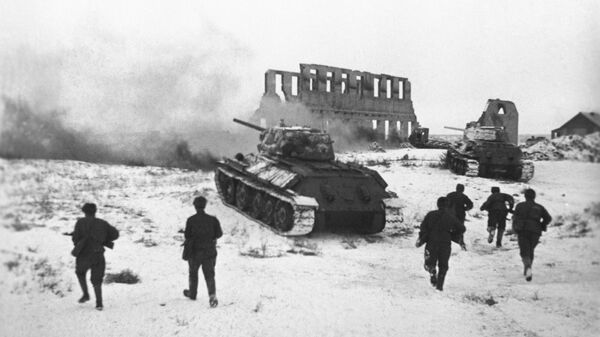 Советские бойцы атакуют немецкий опорный пункт. Великая Отечественная война (1941-1945) Советские бойцы атакуют немецкий опорный пункт. Великая Отечественная война (1941-1945)