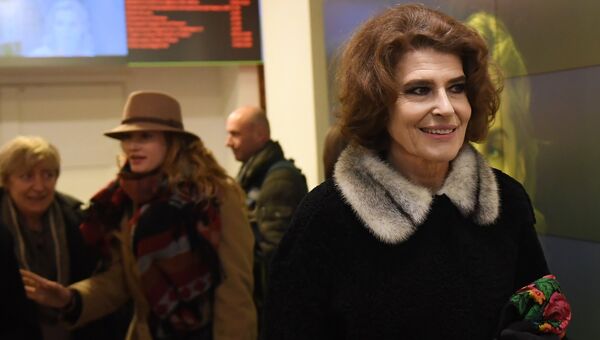 Французская актриса и режиссер Фанни Ардан на показе своего фильма Диван Сталина в кинотеатре Пионер. 26 января 2018 Французская актриса и режиссер Фанни Ардан на показе своего фильма Диван Сталина в кинотеатре Пионер. 26 января 2018