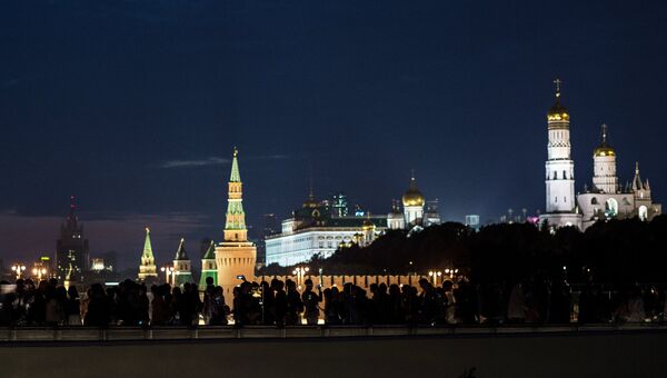 Вид на Московский Кремль из природно-ландшафтного парка Зарядье Вид на Московский Кремль из природно-ландшафтного парка Зарядье