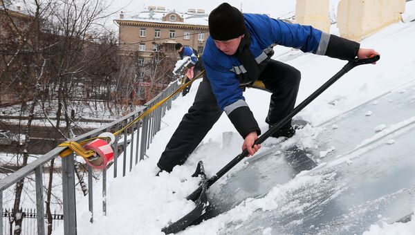 Очистка крыш от снега в Москве Очистка крыш от снега в Москве