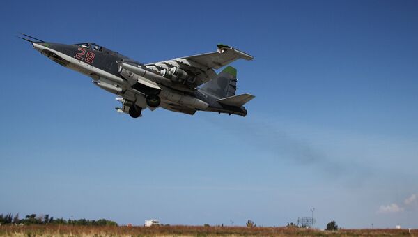 Российский штурмовик Су-25 взлетает с авиабазы Хмеймим. Архивное фото Российский штурмовик Су-25 взлетает с авиабазы Хмеймим. Архивное фото