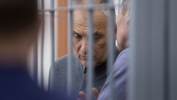 Бывший губернатор Сахалинской области Александр Хорошавин во время оглашения приговора в Южно-Сахалинском городском суде. 6 февраля 2018 Бывший губернатор Сахалинской области Александр Хорошавин во время оглашения приговора в Южно-Сахалинском городском суде. 6 февраля 2018