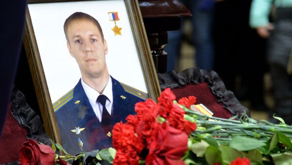 На церемонии прощания с летчиком Романом Филиповым, погибшим в Сирии. 8 февраля 2018 На церемонии прощания с летчиком Романом Филиповым, погибшим в Сирии. 8 февраля 2018