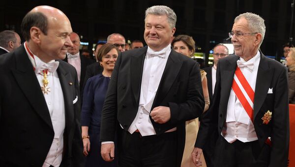 Президент Украины Петр Порощенко во ремя посещения Венского оперного бала. 8 февраля 2018 Президент Украины Петр Порощенко во ремя посещения Венского оперного бала. 8 февраля 2018