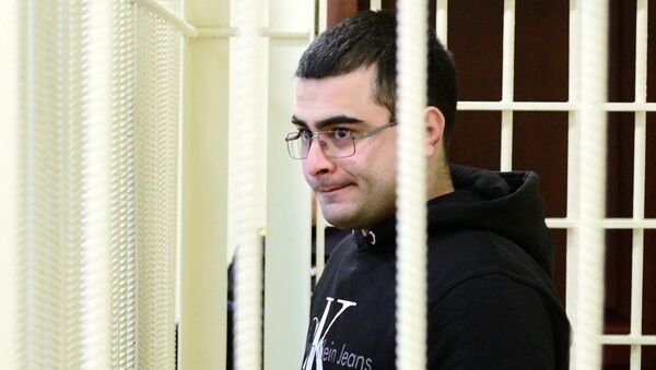 Анар Аллахверанов, обвиняемый в убийстве чемпиона мира и Европы по пауэрлифтингу Андрея Драчева, на заседании Хабаровского краевого суда. Архивное фото Анар Аллахверанов, обвиняемый в убийстве чемпиона мира и Европы по пауэрлифтингу Андрея Драчева, на заседании Хабаровского краевого суда. Архивное фото