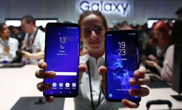 Новые смартфоны Galaxy S9 и S9+ на мероприятии Samsung Galaxy Unpacked 2018 в Барселоне. 25 февраля 2018 Новые смартфоны Galaxy S9 и S9+ на мероприятии Samsung Galaxy Unpacked 2018 в Барселоне. 25 февраля 2018