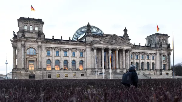 Историческое здание Рейхстага в центре Берлина на Парижской площади