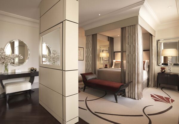 Королевский люкс «Пожарский» в отеле Four seasons Королевский люкс «Пожарский» в отеле Four seasons
