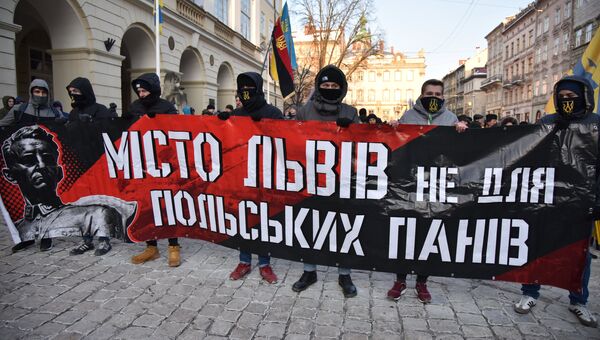 Участники факельного шествия активистов праворадикальных организаций во Львове. 4 марта 2018 Участники факельного шествия активистов праворадикальных организаций во Львове. 4 марта 2018
