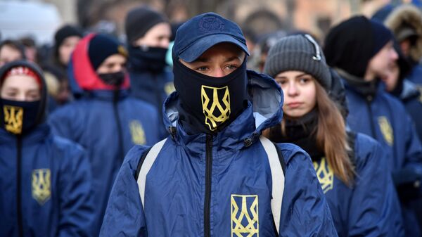 Участники факельного шествия активистов праворадикальных организаций Участники факельного шествия активистов праворадикальных организаций