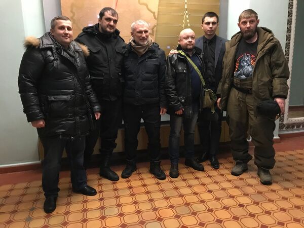 Депутат Госдумы РФ Алексей Журавлев во время встречи с командиром интернациональной бригады Пятнашка в Донецке Депутат Госдумы РФ Алексей Журавлев во время встречи с командиром интернациональной бригады Пятнашка в Донецке