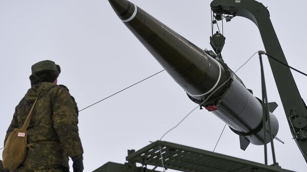 Пуск баллистической ракеты ОТРК Искандер-М на полигоне Капустин Яр. Архивное фото Пуск баллистической ракеты ОТРК Искандер-М на полигоне Капустин Яр. Архивное фото