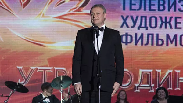 Сергей Жигунов во время выступления на фестивале Утро Родины. 8 марта 2018 Сергей Жигунов во время выступления на фестивале Утро Родины. 8 марта 2018