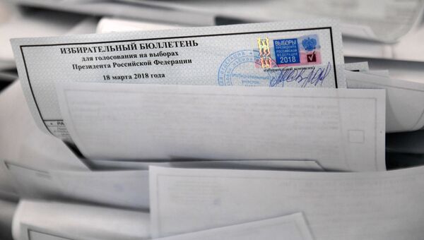 Избирательные бюллетени на избирательном участке.18 марта 2018 Избирательные бюллетени на избирательном участке.18 марта 2018