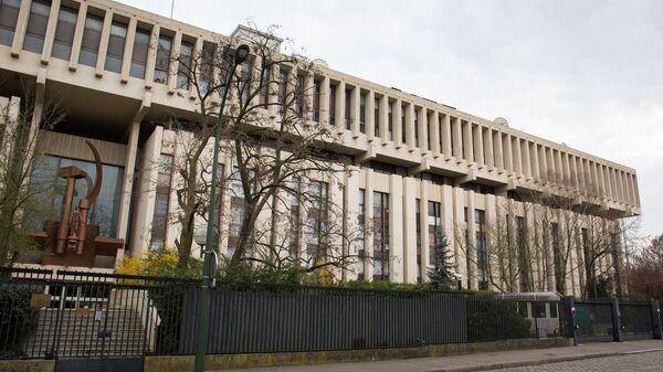Посольство в Париже ответило на статью Monde о вмешательстве в дела Франции