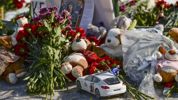 Мемориал на Дворцовой площади в Санкт-Петербурге в память о погибших в ТЦ Зимняя вишня в Кемерово Мемориал на Дворцовой площади в Санкт-Петербурге в память о погибших в ТЦ Зимняя вишня в Кемерово