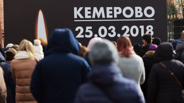 Мемориал в память о погибших при пожаре в ТЦ Зимняя вишня Мемориал в память о погибших при пожаре в ТЦ Зимняя вишня