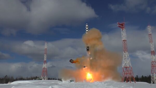 Кадры запуска межконтинентальной ракеты Сармат с космодрома Плесецк Кадры запуска межконтинентальной ракеты Сармат с космодрома Плесецк