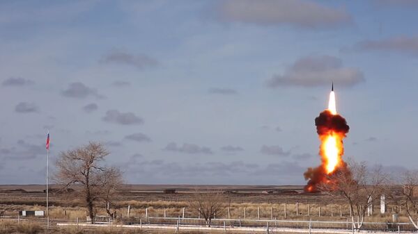 Испытательный пуск новой модернизированной ракеты российской системы ПРО на полигоне Сары-Шаган Испытательный пуск новой модернизированной ракеты российской системы ПРО на полигоне Сары-Шаган