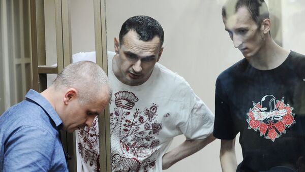 Олег Сенцов и Александр Кольченко в суде. Архивное фото Олег Сенцов и Александр Кольченко в суде. Архивное фото