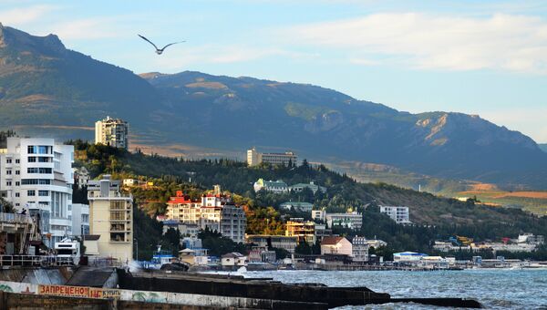 Вид на район Профессорский уголок города Алушта на закате Вид на район Профессорский уголок города Алушта на закате