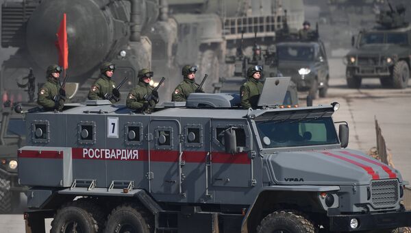 Бронированный автомобиль Урал-432009 во время репетиции Парада Победы на военном полигоне Алабино в Московской области Бронированный автомобиль Урал-432009 во время репетиции Парада Победы на военном полигоне Алабино в Московской области