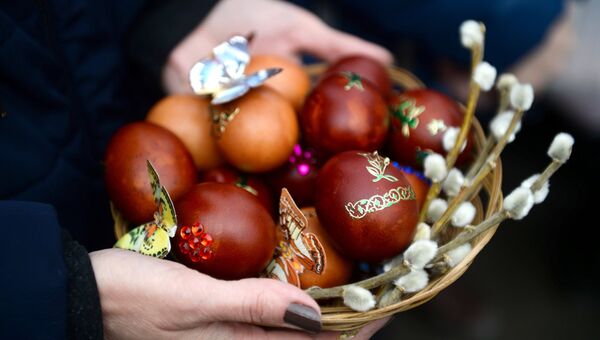 Освящение пасхальных яиц в Великую субботу в Вознесенском кафедральном соборе в Новосибирске Освящение пасхальных яиц в Великую субботу в Вознесенском кафедральном соборе в Новосибирске