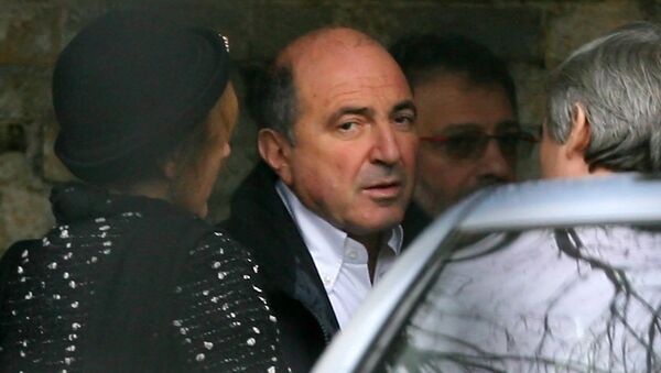 Борис Березовский на похоронах Александра Литвиненко на кладбище Хайгейт в Лондоне Борис Березовский на похоронах Александра Литвиненко на кладбище Хайгейт в Лондоне